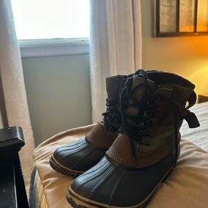 Sorel Brown and Black Boots